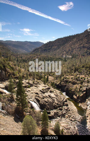 Blick von O'Shaughnessy Damm mit Blick auf Hetch Hetchy Valley und der tuolumne River Stockfoto