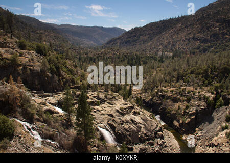 Blick von O'Shaughnessy Damm mit Blick auf Hetch Hetchy Valley und der tuolumne River Stockfoto