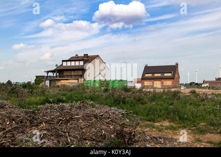 Letzte Gebäude in einem geisterdorf am Rande des Tagebau Garzweiler II in Deutschland Stockfoto