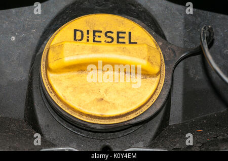 Der unordentlichen Tankdeckel eines Diesel getankt Land Rover. Siehe K25 X3F für Schwarz/Weiß-Version. Stockfoto