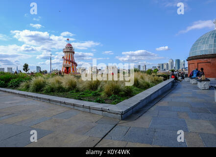 Greenwich, London, Großbritannien - 10 August 2017: Greenwich in der Nähe von Cutty Sark mit Helter Skelter. An einem hellen Sommertag. Stockfoto