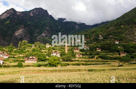 Das Dorf Danpa im fruchtbaren Hochland von Kham, Tibet Stockfoto