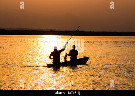 Fischer bei der narayani Fluss, Chitwan National Park, Terai, Nepal Stockfoto