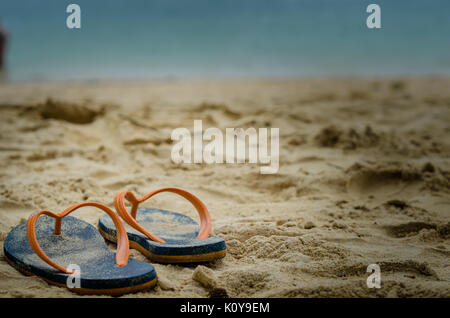 Schuhe am Strand Stockfoto