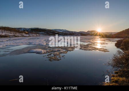 Mitternachtssonne, oben, See, Berg, Alta, Norwegen, Finnmark Stockfoto