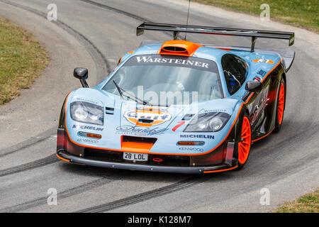 1997 McLaren F1 GT3 "Longtail'endurance Racer mit Fahrer Lionel Robert am Goodwood Festival 2017 von Geschwindigkeit, Sussex, UK. Stockfoto