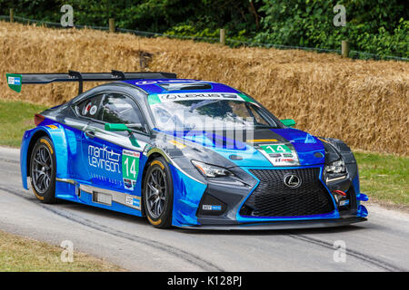 2017 Lexus RC-F GT3 Endurance Racer mit Fahrer Lorrenz Frey am Goodwood Festival 2017 von Geschwindigkeit, Sussex, UK. Stockfoto