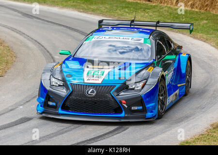 2017 Lexus RC-F GT3 Endurance Racer mit Fahrer Lorrenz Frey am Goodwood Festival 2017 von Geschwindigkeit, Sussex, UK. Stockfoto