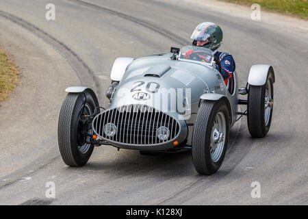 1947 AFM Intertyp Nachkriegszeit GP Racer mit Fahrer Dieter Quester am Goodwood Festival 2017 von Geschwindigkeit, Sussex, UK. Stockfoto