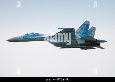 Ukrainische Luftwaffe Su-27 Flanker demonstration Jet Fighter 2017 Royal International Air Tattoo fliegen Stockfoto