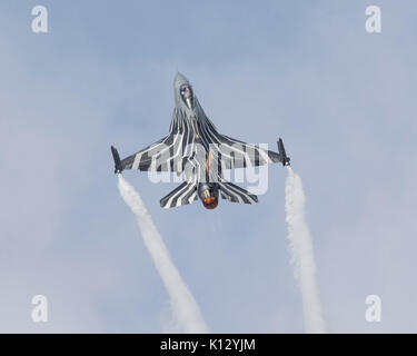 Belgische Luftwaffe F-16 Fighting Falcon solo Anzeige Flugzeuge im Jahr 2017 Royal International Air Tattoo Stockfoto