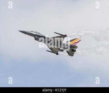 Belgische Luftwaffe F-16 Fighting Falcon solo Anzeige Flugzeuge im Jahr 2017 Royal International Air Tattoo Stockfoto