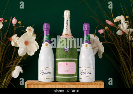 Lanson Champagner Flaschen auf Wimbledon Championships 2017 Stockfoto