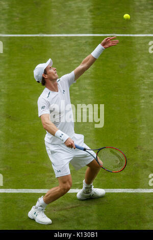 Andy Murray, gegen Alexander Bublik der Herren Singles 1. Runde - Wimbledon Championships 2017 Stockfoto