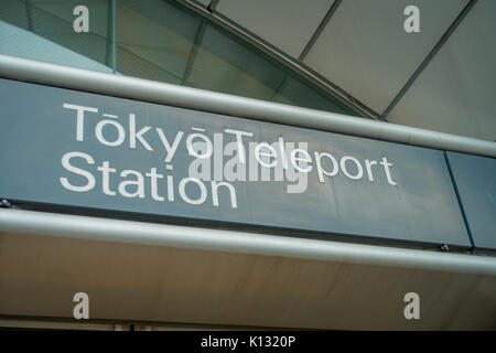 Tokio, Japan, 28. Juni - 2017: Informative Zeichen von Tokyo teleport Station. Es ist sehr bequem für Besucher rund um Japan zu reisen Stockfoto