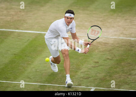 Milos Raonic von Kanada in Aktion bei den Herren Singles - Wimbledon Championships 2017 Stockfoto