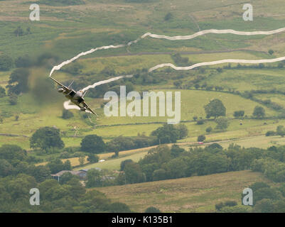 F-15C Eagle Flugzeuge der RAF Lakenheath auf niedrigem Niveau Ausbildung Flug in die Mach Loop, LFA7-Bereich des Snowdonia Stockfoto