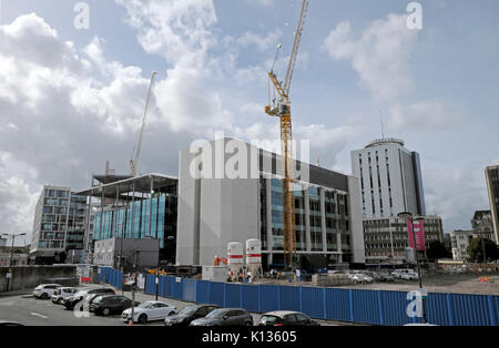 Eingezäunt Bereich außerhalb des Sanierungsgebiet und Cardiff Central Square Baustelle in der Nähe von Bahnhof in Cardiff Wales UK KATHY DEWITT Stockfoto