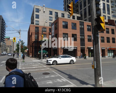 Ein Starbucks in der Innenstadt von Toronto, 2017 06 28 (35560184006) Stockfoto