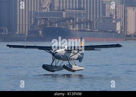 Harbour Air Wasserflugzeuge de Havilland Canada turbo Otter Landung am Flug hafen von Vancouver, British Columbia, Kanada. Stockfoto