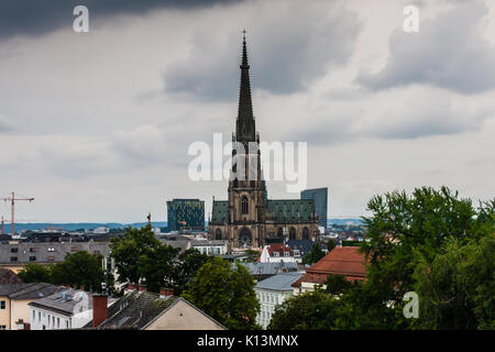 Stadtbild von Linz mit Mariä-Empfängnis-Dom Stockfoto