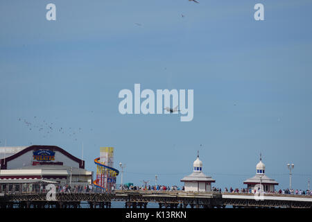 Eurofighter Typhoon GR4 bei Blackpool Air Show, auch als die Welten die meisten kostspieligen Vogel scarer bekannt! Stockfoto