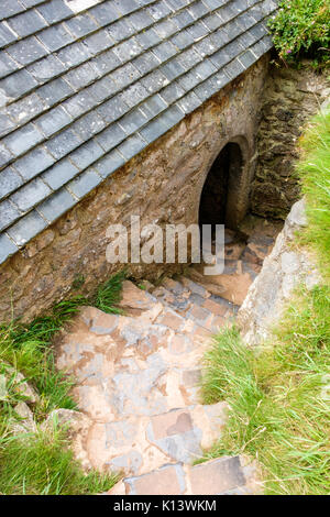 St. Govan's Chapel, in der Nähe von Castlemarton, Pembrokeshire, Wales Stockfoto