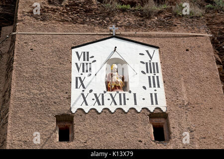 Sun Dial in den Klippen in der Nähe von Uerzig, Mosel, Rheinland-Pfalz, Deutschland Stockfoto