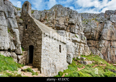 St. Govan's Chapel, in der Nähe von Castlemarton, Pembrokeshire, Wales Stockfoto