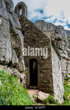 St. Govan's Chapel, in der Nähe von Castlemarton, Pembrokeshire, Wales Stockfoto