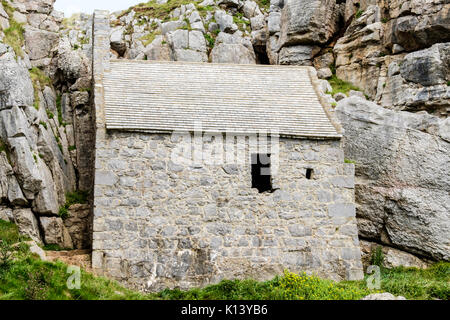 St. Govan's Chapel, in der Nähe von Castlemarton, Pembrokeshire, Wales Stockfoto