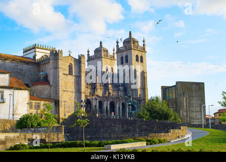 Die Kathedrale von Porto (Se do Porto) oder die Kathedrale von Himmelfahrt in Porto, Portugal