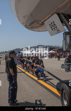 August 19, 2017 - Special Olympics Südkalifornien Ebene ziehen Sie am Flughafen Long Beach in Long Beach, Kalifornien. Die Teams von 25 Leuten konkurrieren zu s Stockfoto