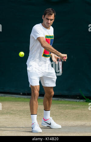 Roger Federer von der Schweiz während der Praxis an der Wimbledon Championships 2017 Stockfoto