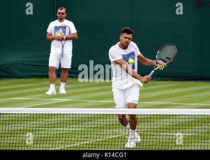 Jo-Wilfried Tsonga Frankreich während der Praxis an der Wimbledon Championships 2017 Stockfoto