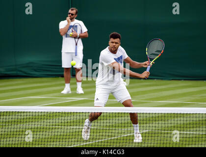 Jo-Wilfried Tsonga Frankreich während der Praxis an der Wimbledon Championships 2017 Stockfoto