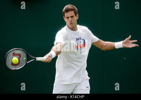 Juan Martin Del Potro aus Argentinien während der Praxis an der Wimbledon Championships 2017 Stockfoto