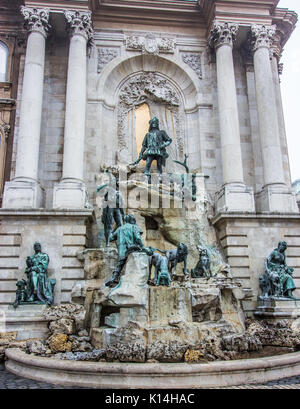 Alajos Strobls neobarocke Meisterwerk: Matthias Brunnen, einem monumentalen Brunnen Gruppe in der westlichen Vorplatz der Budaer Burg, Budapest, Ungarn, Eu Stockfoto