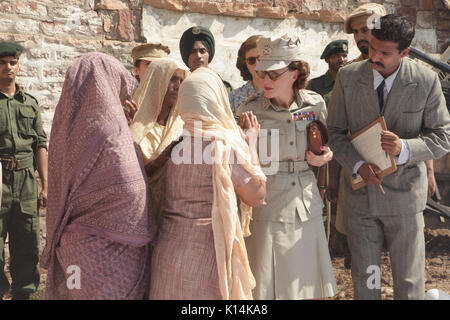 RELEASE DATE: September 1, 2017 Title: Viceroy's House Studio: BBC Filme Regie: gurinder Chadha PLOT: Der letzte Vizekönig von Indien, Lord Mountbatten, ist mit der Überwachung der Übergang von Britisch Indien in die Unabhängigkeit beauftragt, erfüllt aber mit Konflikten als unterschiedliche Seiten Kampf angesichts der monumentalen ändern. In den Hauptrollen: Gillian Anderson als Lady Edwina Mountbatten. (Bild: © BBC Films/Unterhaltung Bilder) Stockfoto