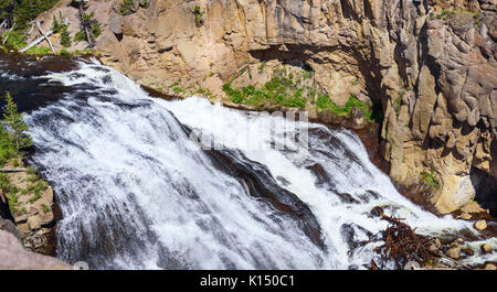 Berg Wasserfall. Samtig weich fließendes Wasser Yellowstone National Park, USA Stockfoto