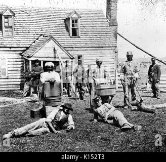 Gruppe von schmuggelware Slaves an Allens farm house in der Nähe von Williamsburg Road, in der Nähe von Yorkville, Virginia, während des Amerikanischen Bürgerkrieges, von der New York Public Library, 1862. Stockfoto