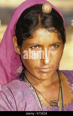 Bishnoi Frau in der Nähe von Khimsar, Rajasthan, Indien Stockfoto