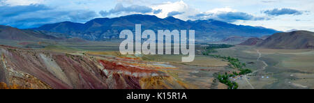 Altay Berge, Fluss und Kuray Chuya Steppe. Panorama groß. Stockfoto