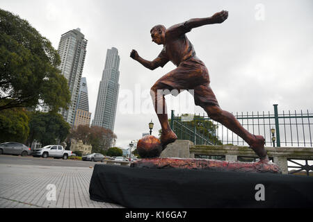 Buenos Aires, Argentinien - 28.Juni 2016: Die Skulptur der Fußball-Star Lionel Messi am Paseo de la Gloria in Buenos Aires. Stockfoto