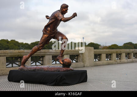 Buenos Aires, Argentinien - 28.Juni 2016: Die Skulptur der Fußball-Star Lionel Messi am Paseo de la Gloria in Buenos Aires. Stockfoto