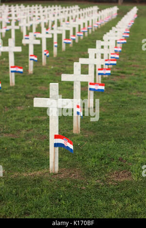 Kreuze in Vukovar. Stockfoto