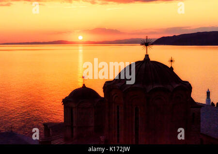 Sonnenuntergang am Dochiariou Kloster, Halbinsel Athos, Berg Athos, Chalkidiki, Griechenland Stockfoto