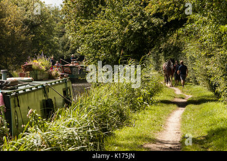 Pferdekutschen Lastkahn auf dem Kennet und Avon Kanal Newbury Stockfoto