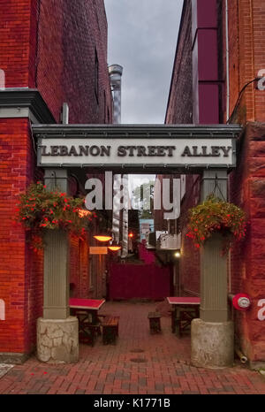 Hamilton, New York, USA. August 12, 2017. Blick auf die Innenstadt von Hamilton, New York, und der Libanon Straße Gasse, eine kleine Gasse in Downtown Hamilton mit Stockfoto