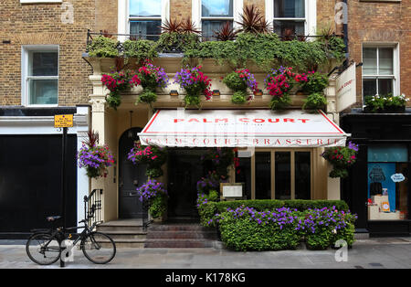 Das Äußere des Palm Court Brasserie in Covent Garden, London, Vereinigtes Königreich. Stockfoto